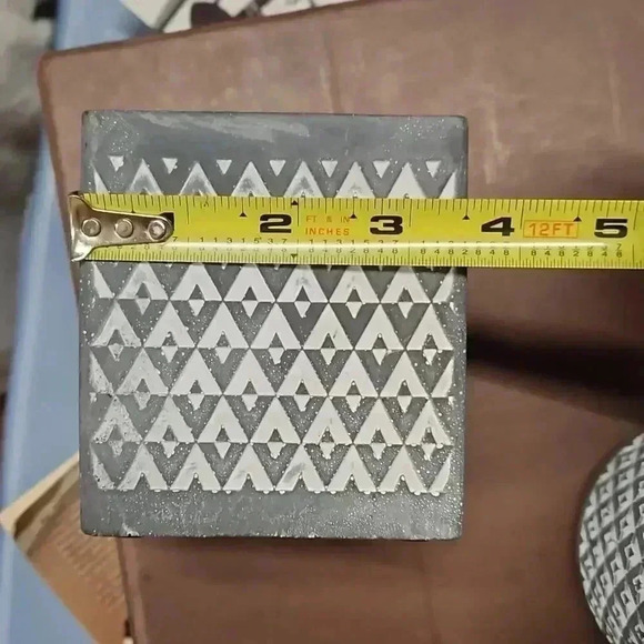 Accent Holders - Picture 5 of 9